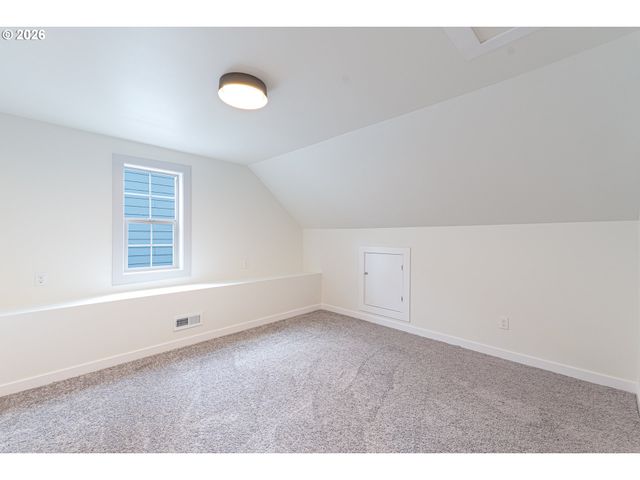 7020 Se CLATSOP St, Portland, OR 97206