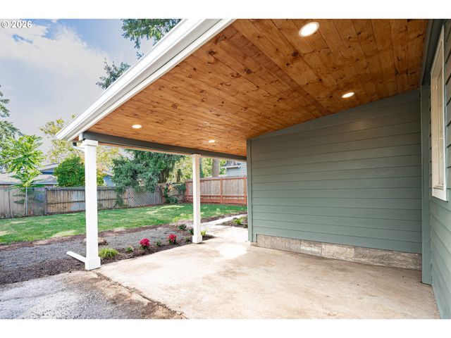 7020 Se CLATSOP St, Portland, OR 97206