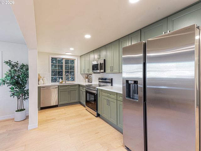 7020 Se CLATSOP St, Portland, OR 97206