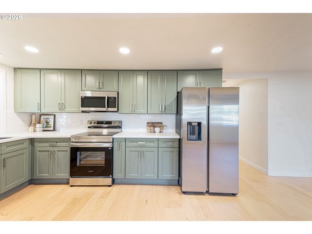 7020 Se CLATSOP St, Portland, OR 97206