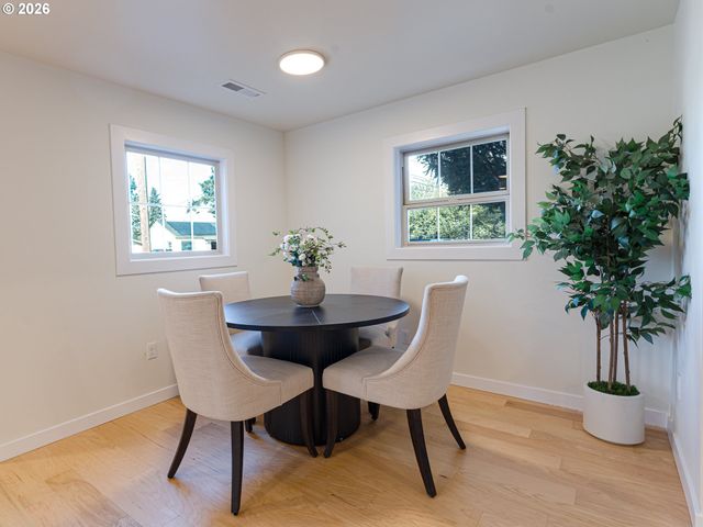 7020 Se CLATSOP St, Portland, OR 97206