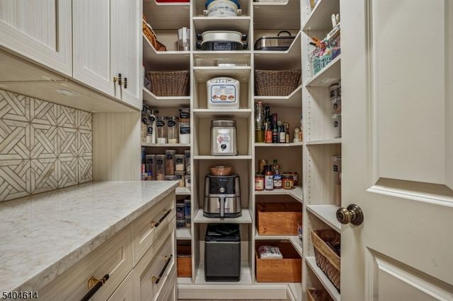 36 W Springtown Rd, Washington Twp., NJ 07853