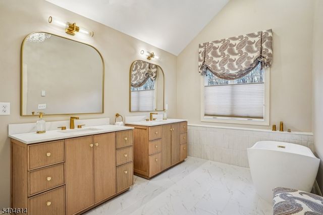 36 W Springtown Rd, Washington Twp., NJ 07853