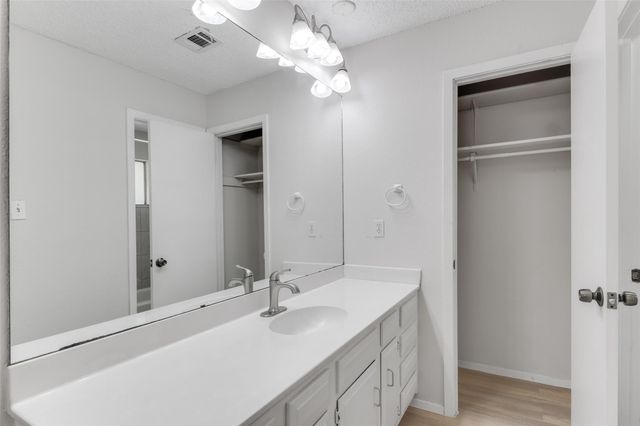 8015 Scotland Yard, Austin, TX 78759