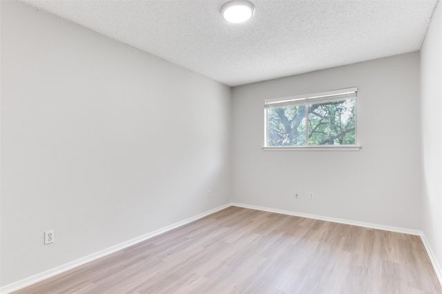 8015 Scotland Yard, Austin, TX 78759