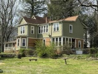 416 W Rockwood St, Rockwood, TN 37854