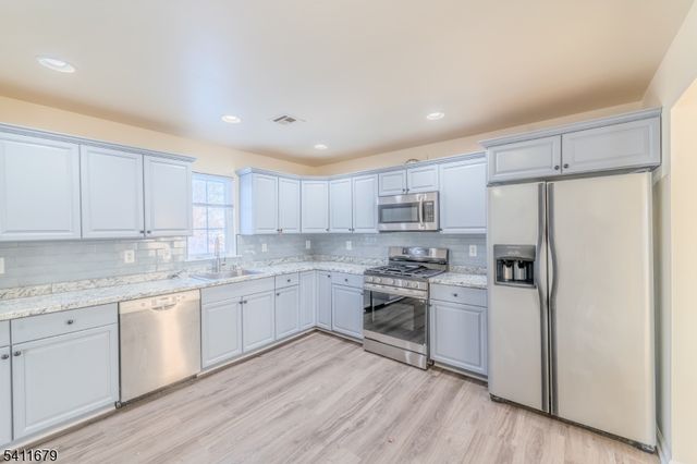 33 Viking Ave, Franklin Twp., NJ 08873