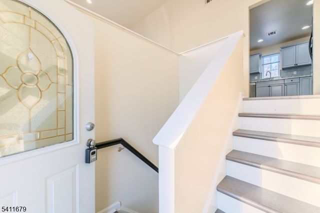 33 Viking Ave, Franklin Twp., NJ 08873