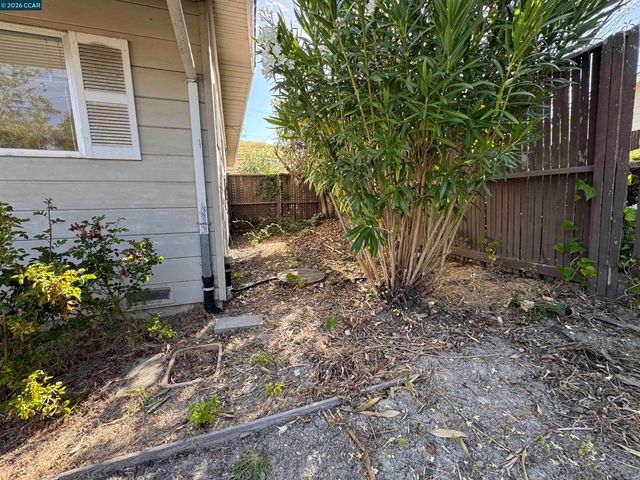 1142 Larch Ave, Moraga, CA 94556