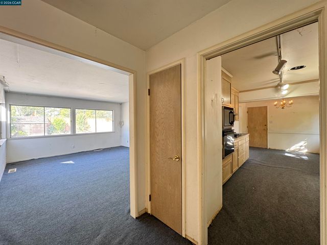 1142 Larch Ave, Moraga, CA 94556