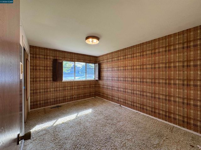 1142 Larch Ave, Moraga, CA 94556