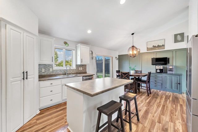 648 PEBBLESTONE CIRCLE, Hobart, WI 54155