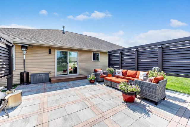 648 PEBBLESTONE CIRCLE, Hobart, WI 54155