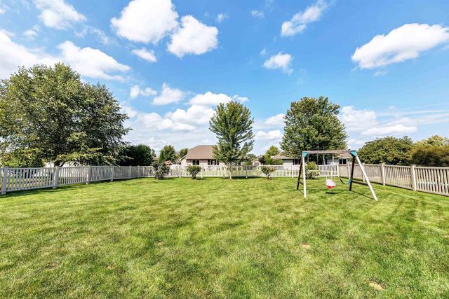648 PEBBLESTONE CIRCLE, Hobart, WI 54155