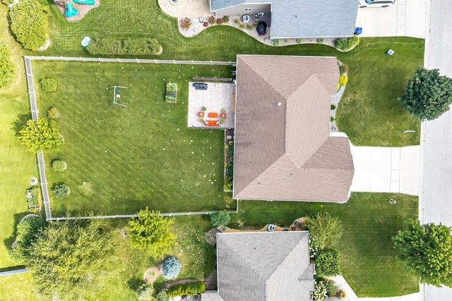 648 PEBBLESTONE CIRCLE, Hobart, WI 54155