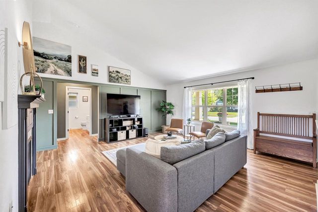 648 PEBBLESTONE CIRCLE, Hobart, WI 54155