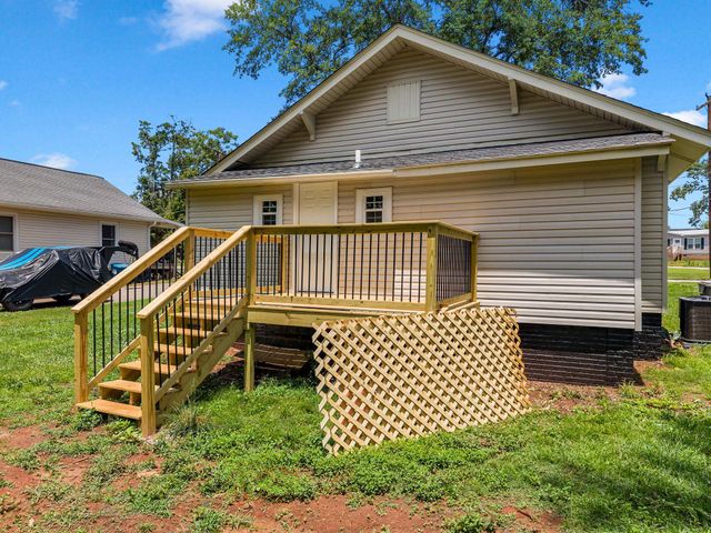 128 Hill Street, Wellford, SC 29385