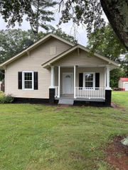 128 Hill Street, Wellford, SC 29385