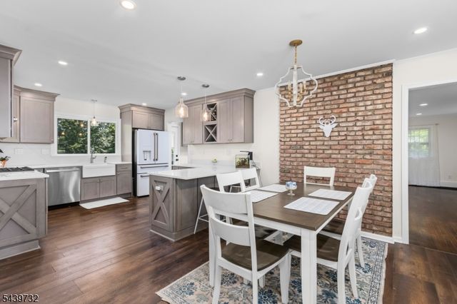 9 Parkwood Rd, Roxbury Twp., NJ 07876