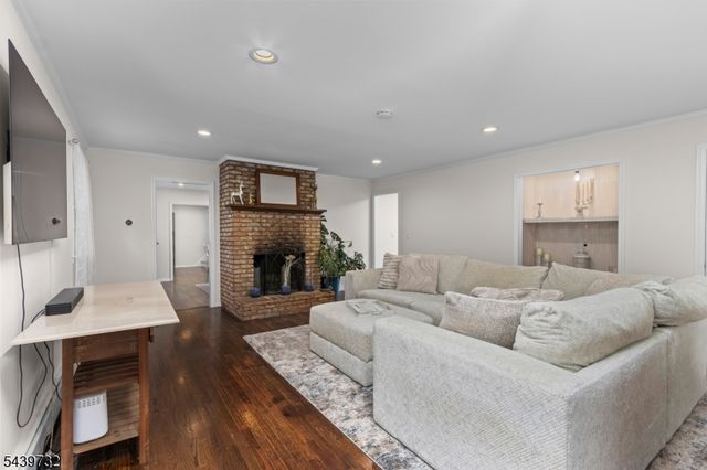 9 Parkwood Rd, Roxbury Twp., NJ 07876