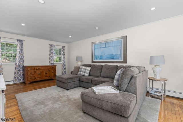 9 Parkwood Rd, Roxbury Twp., NJ 07876