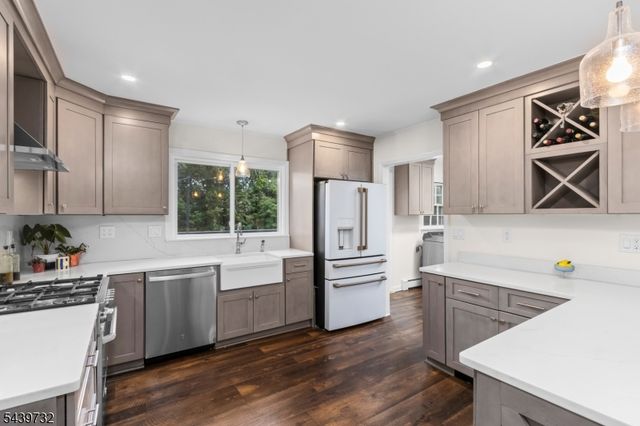9 Parkwood Rd, Roxbury Twp., NJ 07876