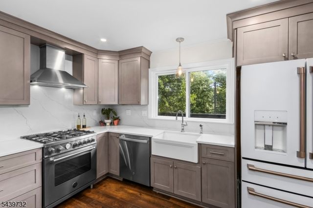9 Parkwood Rd, Roxbury Twp., NJ 07876