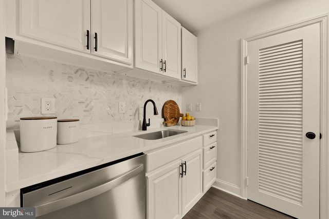 6728 BARRETT RD, Falls Church, VA 22042