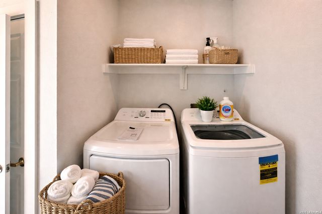 330 E Carson St Apt 1302, San Antonio, TX 78208