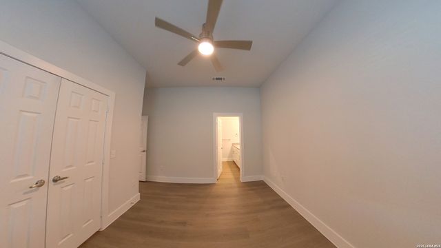 330 E Carson St Apt 1302, San Antonio, TX 78208