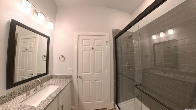 330 E Carson St Apt 1302, San Antonio, TX 78208