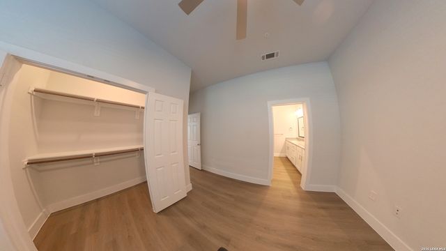 330 E Carson St Apt 1302, San Antonio, TX 78208