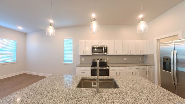 330 E Carson St Apt 1302, San Antonio, TX 78208