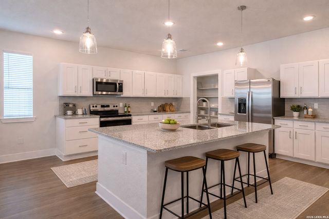 330 E Carson St Apt 1302, San Antonio, TX 78208