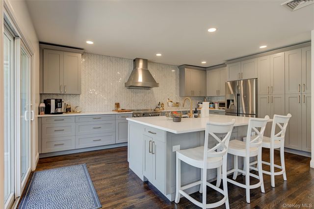 189 Old Westbury Road, Old Westbury, NY 11568