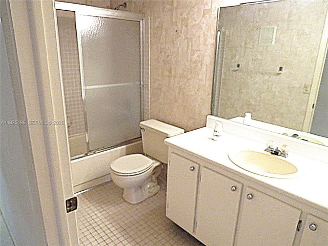 10753 W Clairmont Circle 106, Tamarac, FL 33321