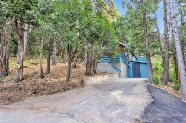 480 Valley Road, Crestline, CA 92325