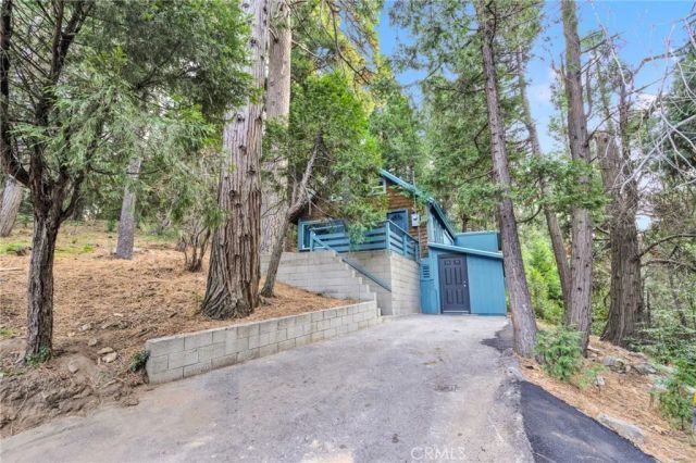 480 Valley Road, Crestline, CA 92325