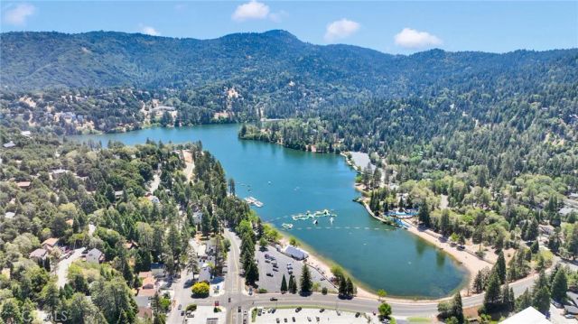 480 Valley Road, Crestline, CA 92325