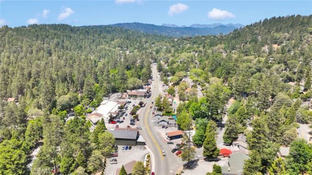 480 Valley Road, Crestline, CA 92325