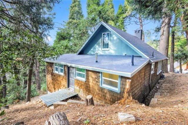 480 Valley Road, Crestline, CA 92325
