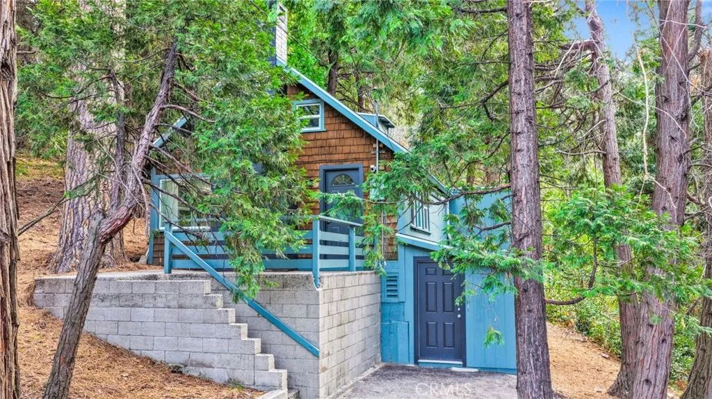 480 Valley Road, Crestline, CA 92325