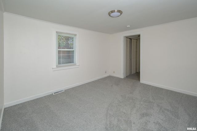 711 E 19TH Avenue, Coal Valley, IL 61240