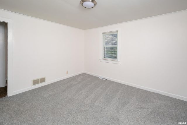 711 E 19TH Avenue, Coal Valley, IL 61240