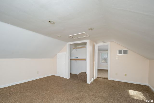 711 E 19TH Avenue, Coal Valley, IL 61240