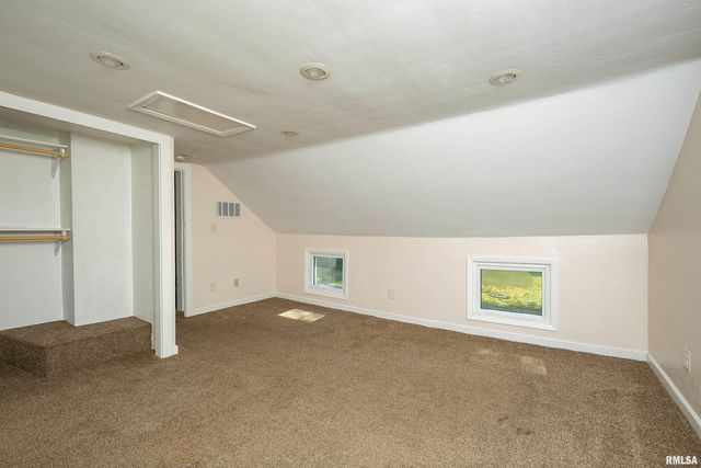 711 E 19TH Avenue, Coal Valley, IL 61240