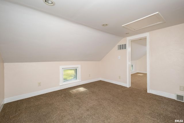 711 E 19TH Avenue, Coal Valley, IL 61240