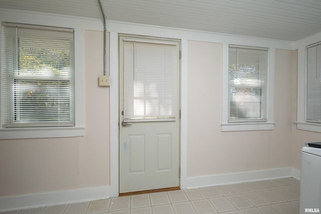 711 E 19TH Avenue, Coal Valley, IL 61240