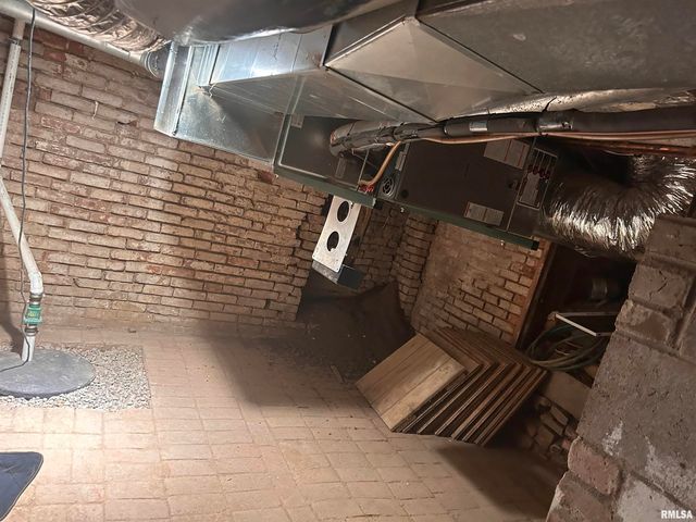 711 E 19TH Avenue, Coal Valley, IL 61240