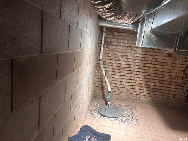 711 E 19TH Avenue, Coal Valley, IL 61240